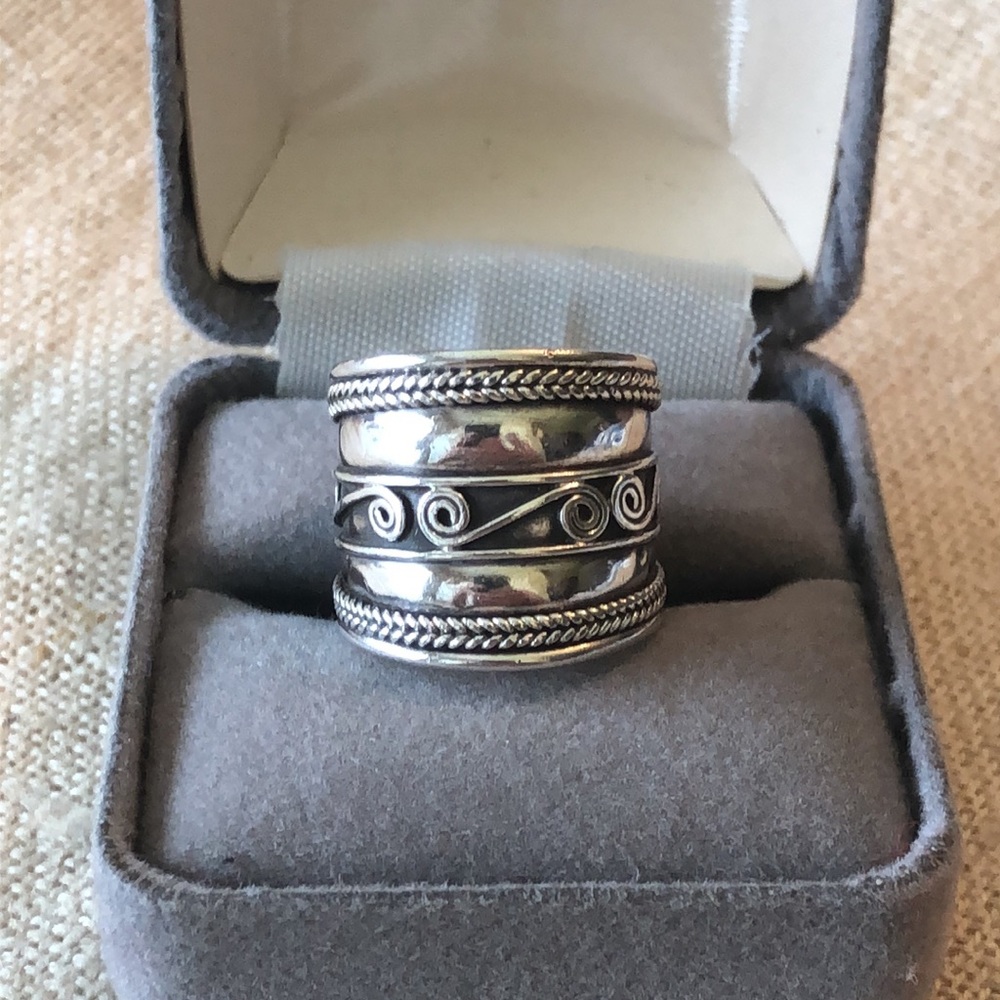 Sterling Silver Balinese ring size: 6